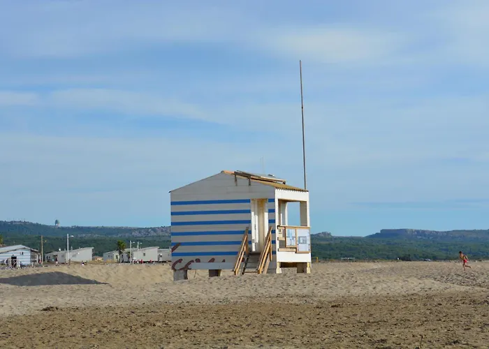 10 Places 4 Confort & Vue Sur * Груиссан